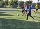 Laatste training S.K.N.W.K. JO8-1 (partijtje tegen de ouders) van maandag 2 juni 2025 (20/123)